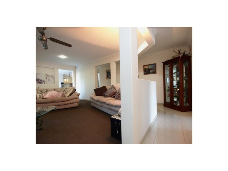 10 Bay Breeze Cl, Wondunna QLD 4655