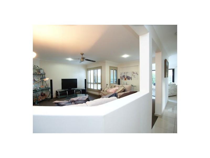 10 Bay Breeze Cl, Wondunna QLD 4655