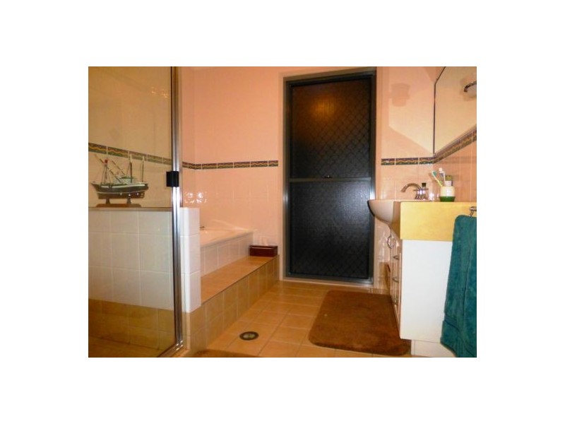 388 Torquay Tce, Torquay QLD 4655