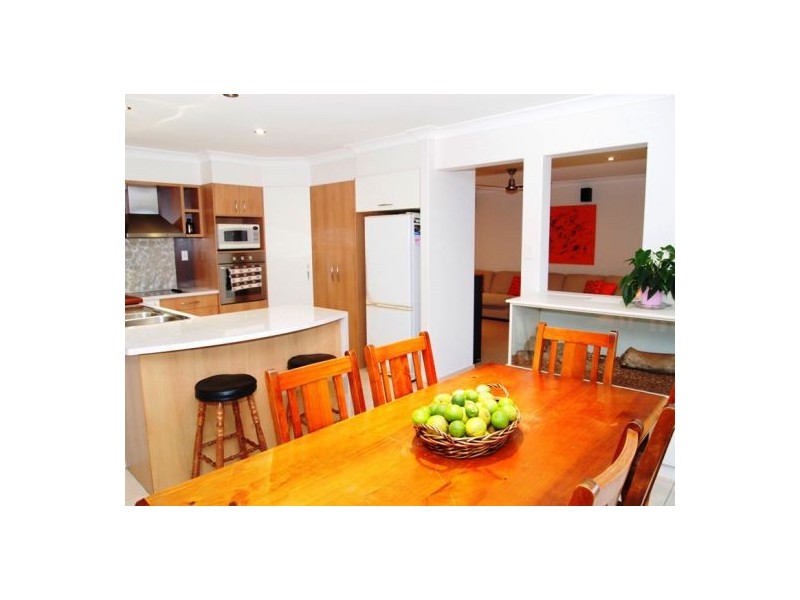 7 Kirriemuir Crt, Kawungan QLD 4655