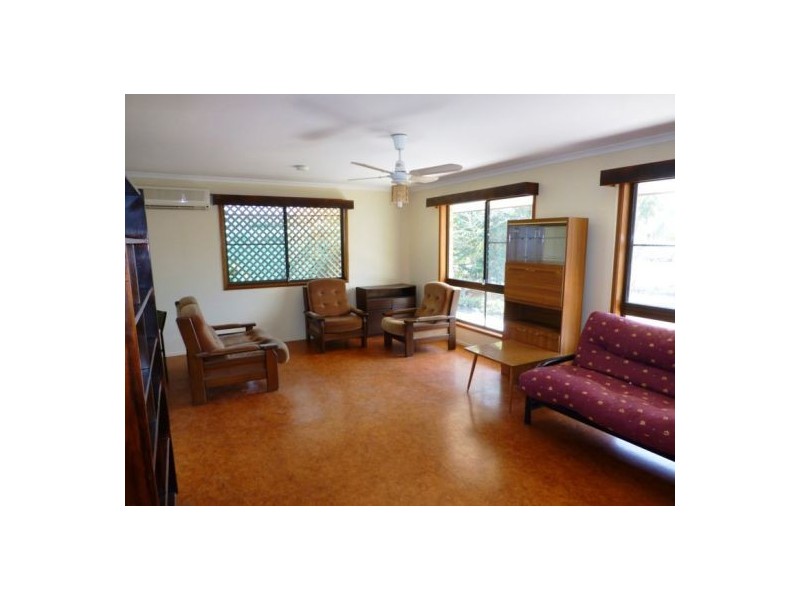 79 Hansen St, Urangan QLD 4655