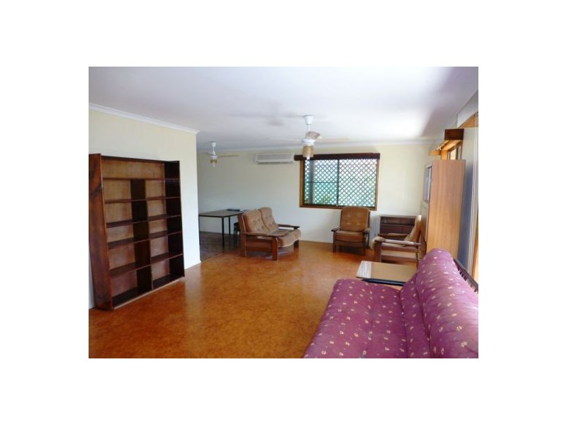 79 Hansen St, Urangan QLD 4655