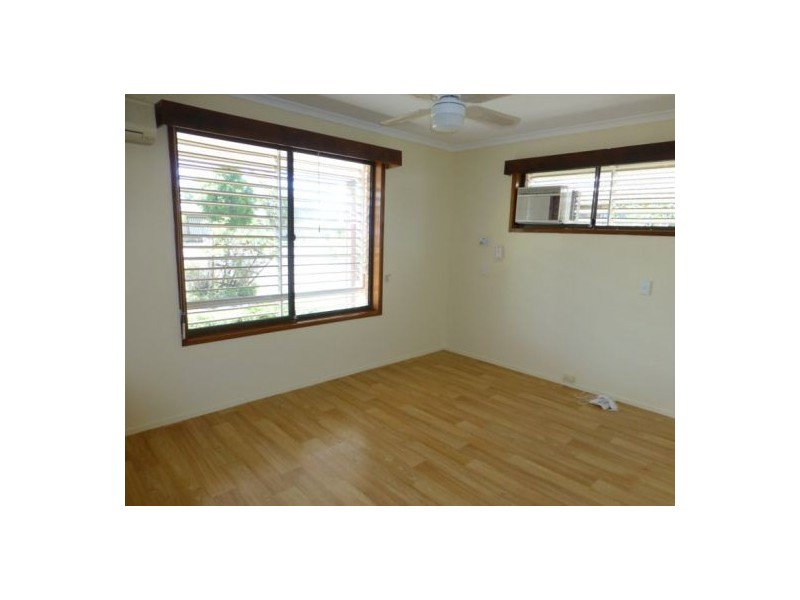79 Hansen St, Urangan QLD 4655