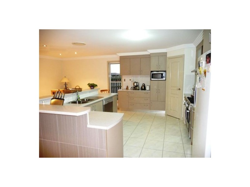 42 Earl St Vincent Cct, Mariners Cove, Eli Waters QLD 4655