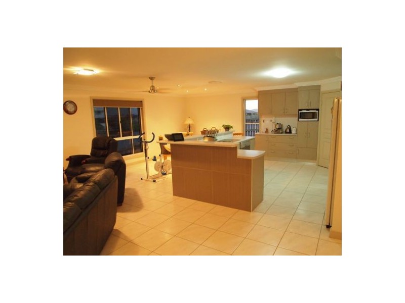 42 Earl St Vincent Cct, Mariners Cove, Eli Waters QLD 4655