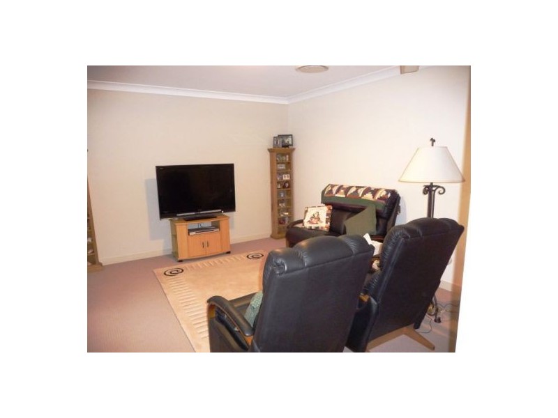42 Earl St Vincent Cct, Mariners Cove, Eli Waters QLD 4655