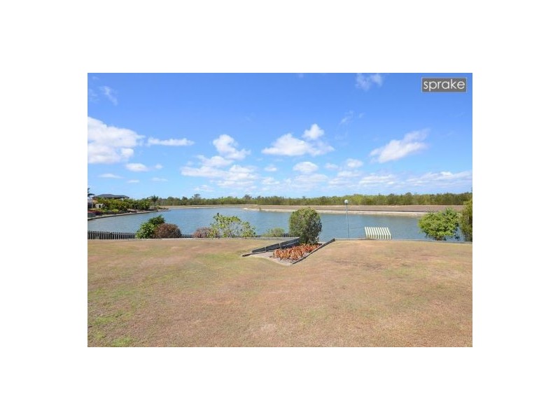 34 Bushlark Avenue, Eli Waters QLD 4655