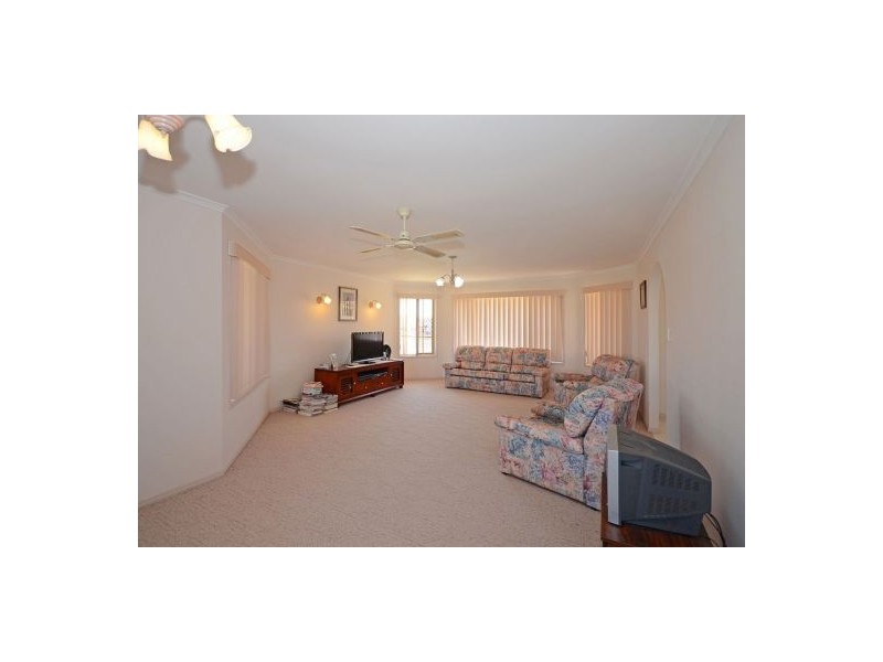 34 Bushlark Avenue, Eli Waters QLD 4655