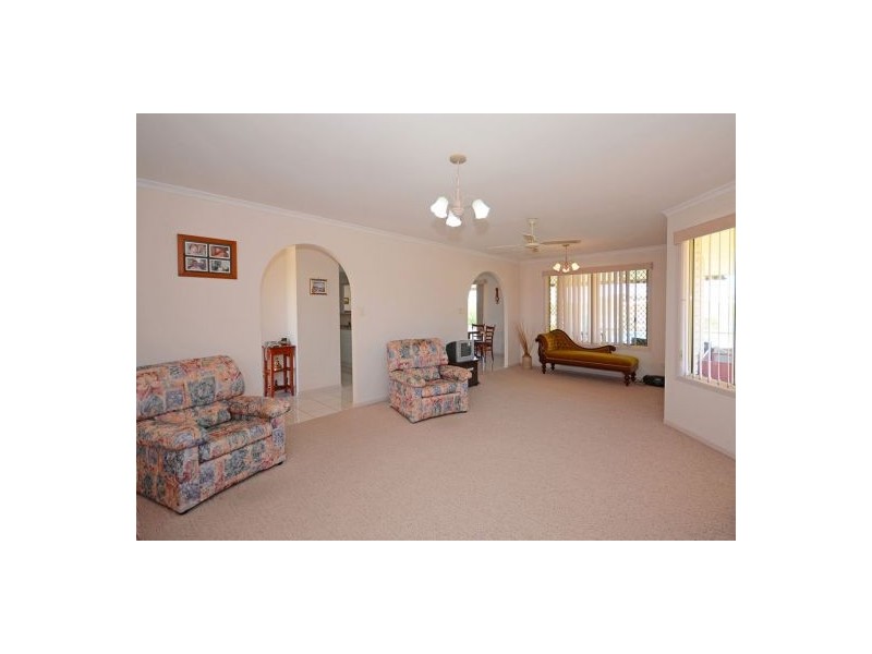 34 Bushlark Avenue, Eli Waters QLD 4655