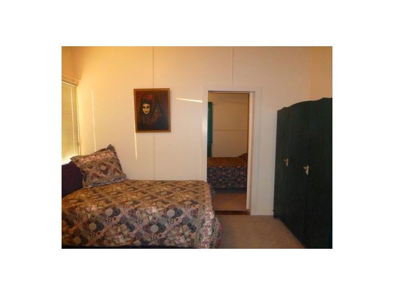 8 Honiton St, Torquay QLD 4655