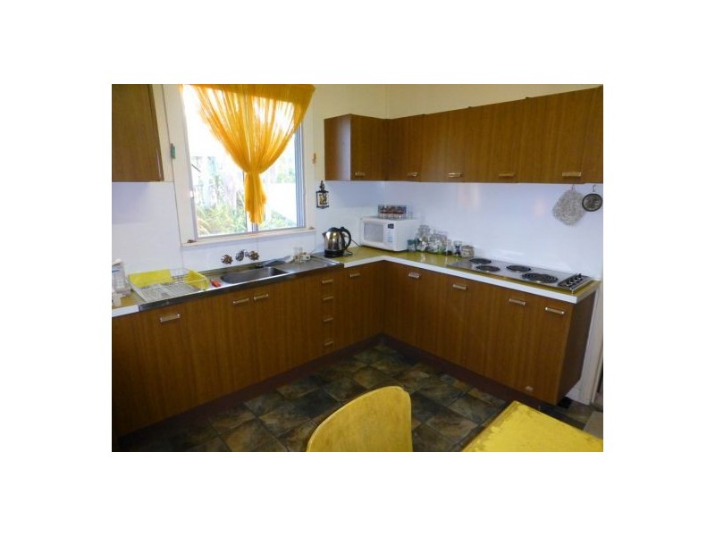 8 Honiton St, Torquay QLD 4655