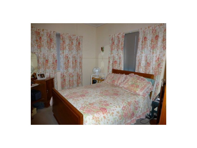 8 Honiton St, Torquay QLD 4655