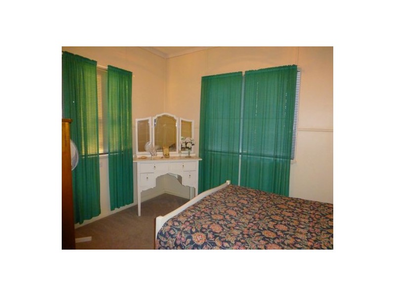 8 Honiton St, Torquay QLD 4655