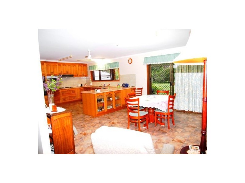 101 Boundary Rd, Urangan QLD 4655