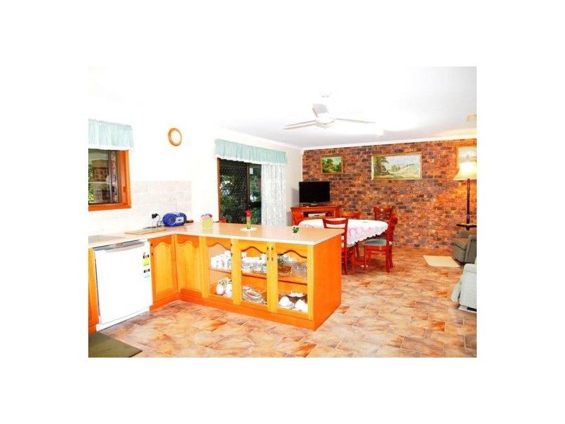 101 Boundary Rd, Urangan QLD 4655