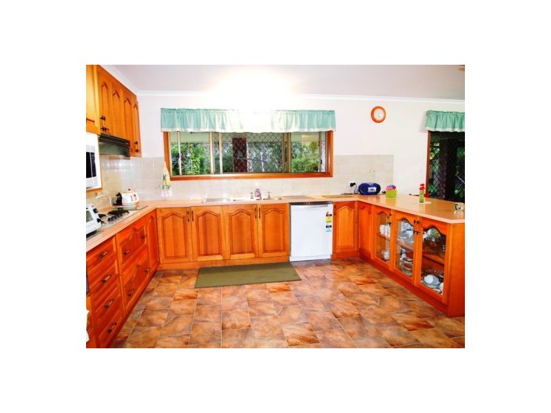 101 Boundary Rd, Urangan QLD 4655