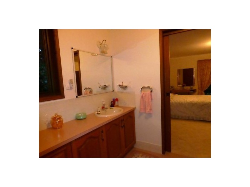 101 Boundary Rd, Urangan QLD 4655