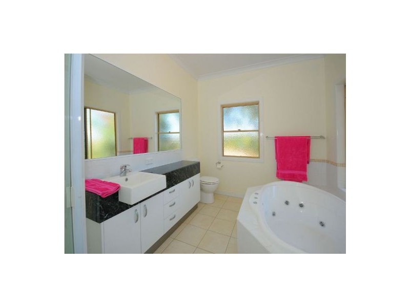 17 Scenic Crt, Dundowran Beach QLD 4655