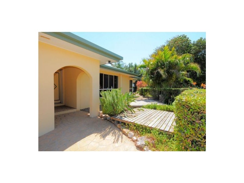17 Scenic Crt, Dundowran Beach QLD 4655
