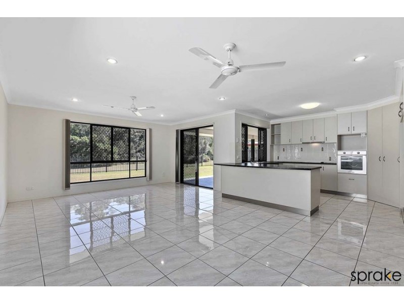 27 Oceanview Street, Point Vernon QLD 4655