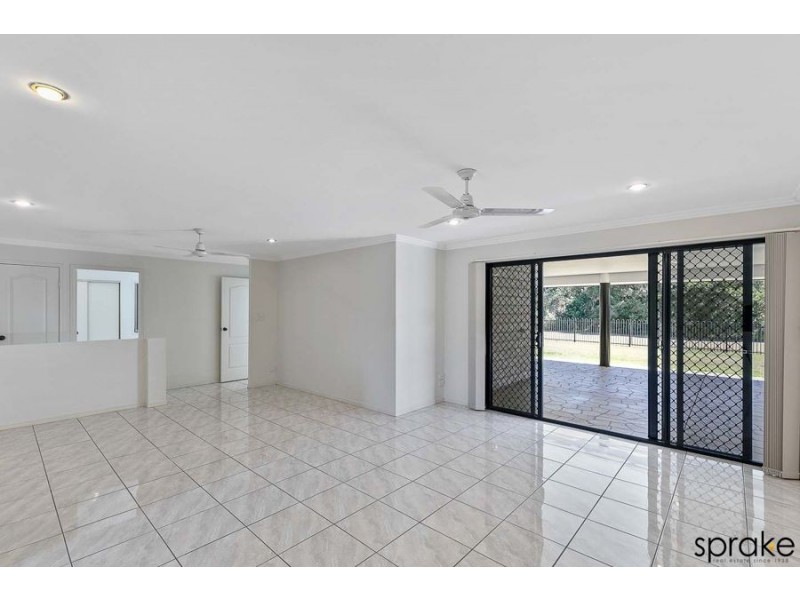 27 Oceanview Street, Point Vernon QLD 4655