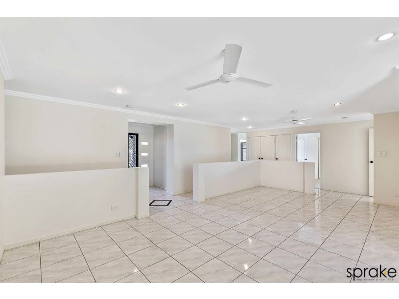 27 Oceanview Street, Point Vernon QLD 4655