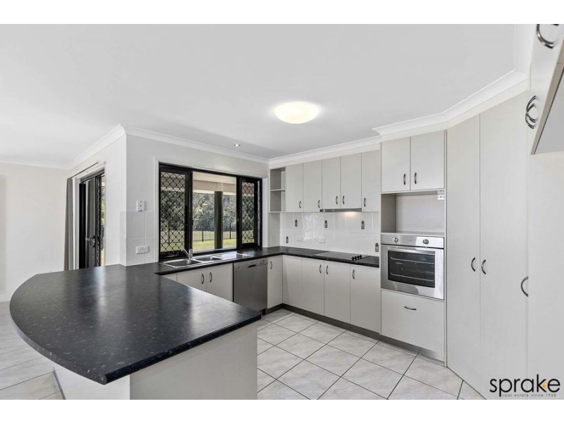 27 Oceanview Street, Point Vernon QLD 4655