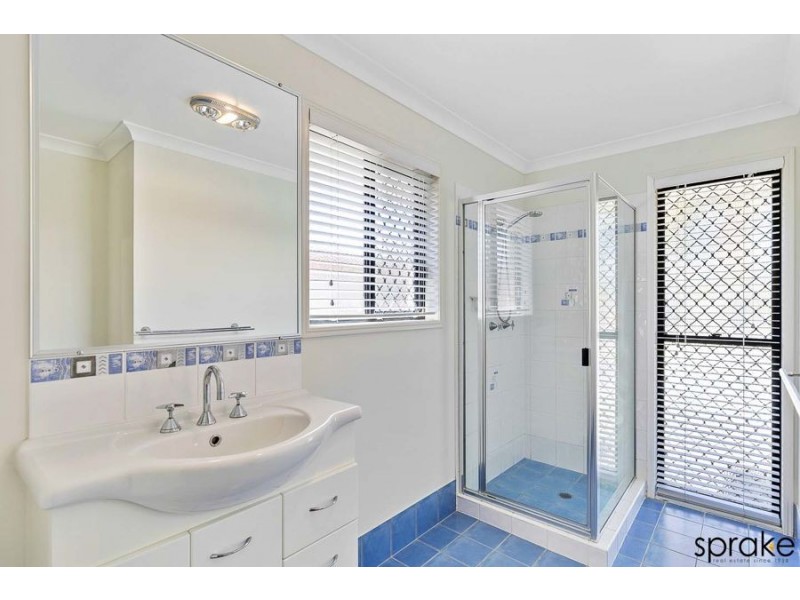 27 Oceanview Street, Point Vernon QLD 4655