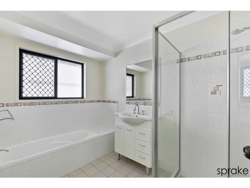 27 Oceanview Street, Point Vernon QLD 4655