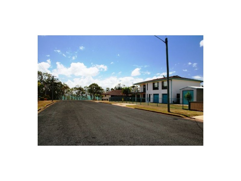 6 Brighton St, Point Vernon QLD 4655