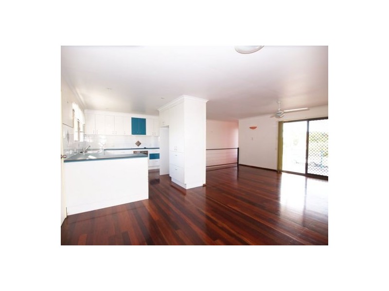 6 Brighton St, Point Vernon QLD 4655