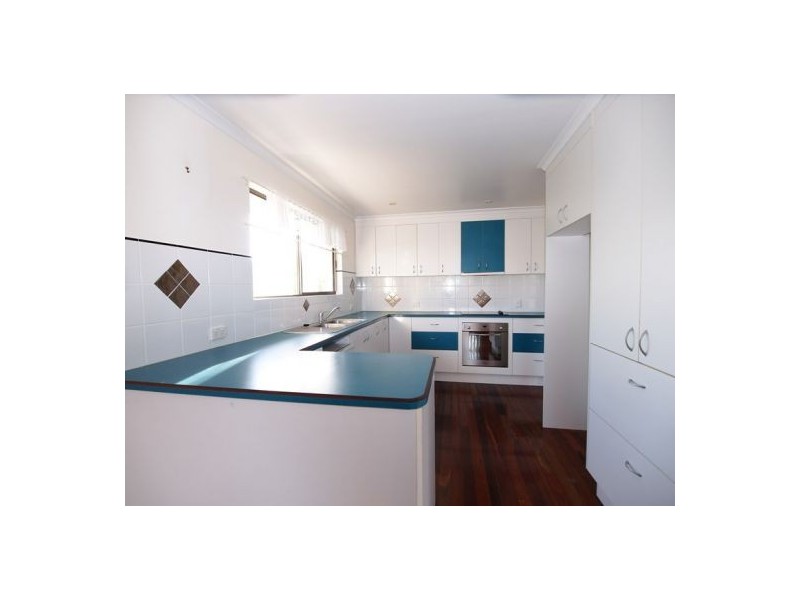 6 Brighton St, Point Vernon QLD 4655