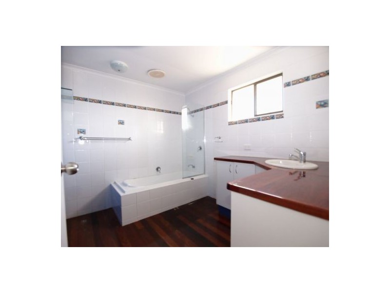 6 Brighton St, Point Vernon QLD 4655