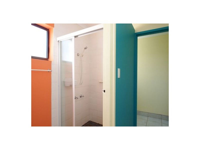 6 Brighton St, Point Vernon QLD 4655