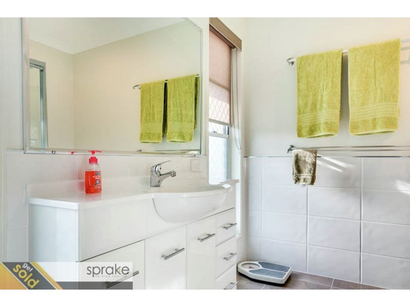 4 Cameron Court, Point Vernon QLD 4655