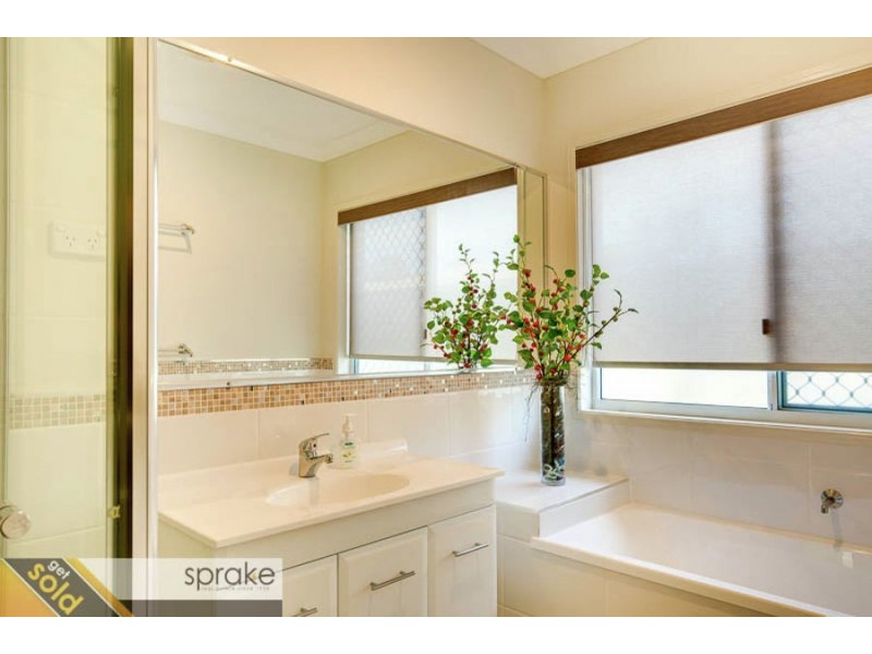 4 Cameron Court, Point Vernon QLD 4655