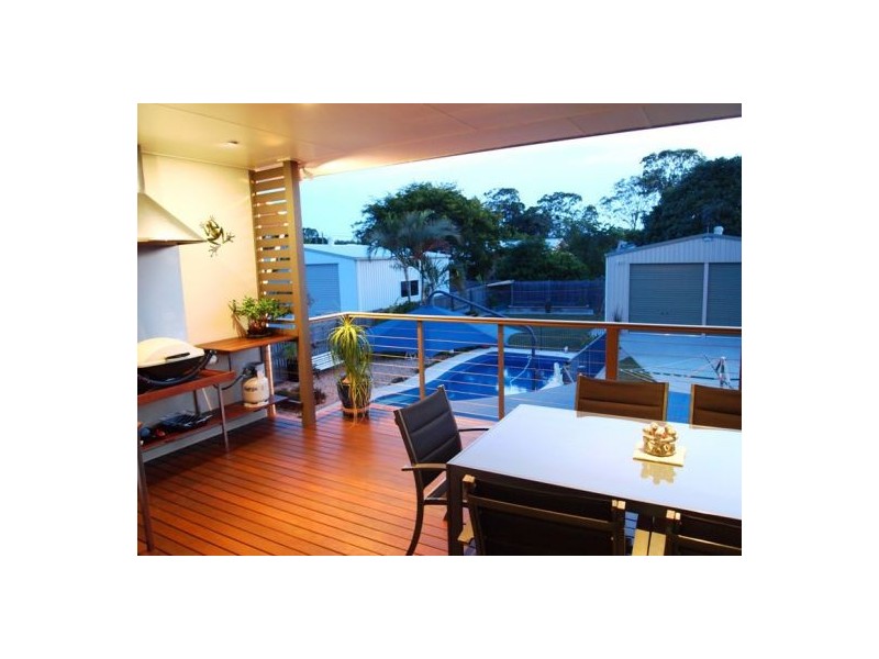 65 Shell St, Urangan QLD 4655