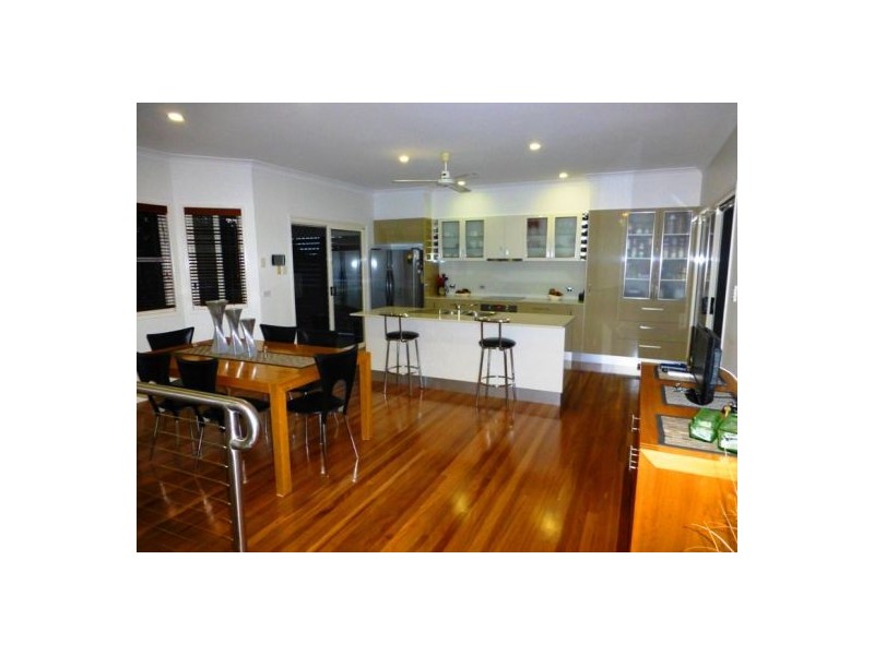 65 Shell St, Urangan QLD 4655