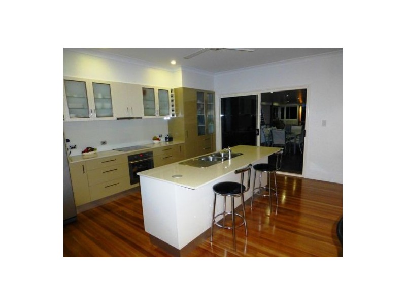 65 Shell St, Urangan QLD 4655