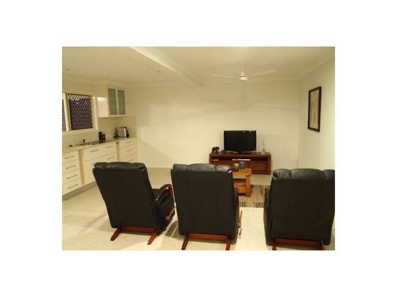 65 Shell St, Urangan QLD 4655