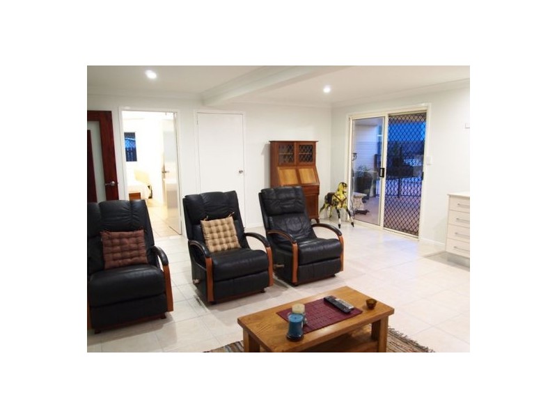 65 Shell St, Urangan QLD 4655