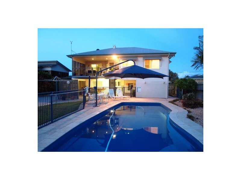 65 Shell St, Urangan QLD 4655