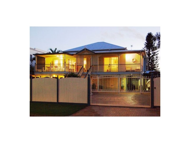 597 Charlton Esplanade, Urangan QLD 4655