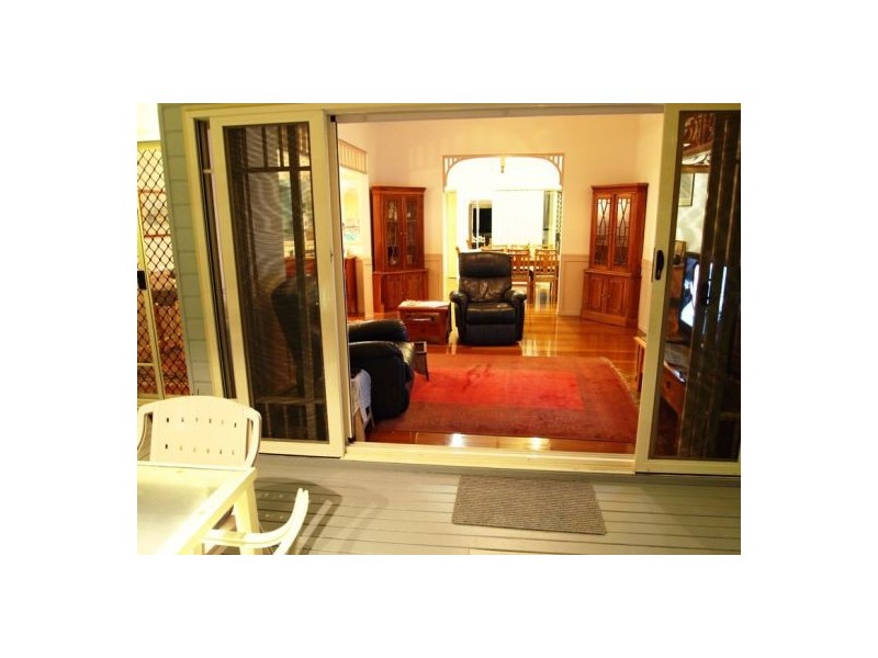 597 Charlton Esplanade, Urangan QLD 4655