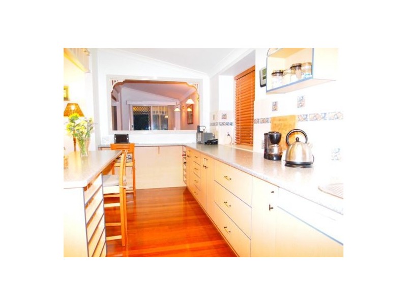 597 Charlton Esplanade, Urangan QLD 4655