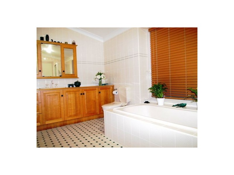 597 Charlton Esplanade, Urangan QLD 4655