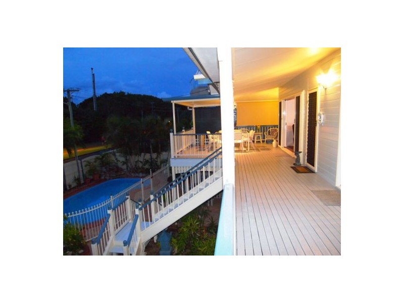 597 Charlton Esplanade, Urangan QLD 4655