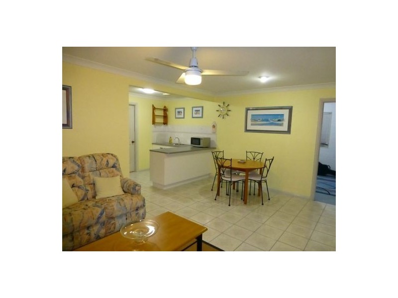 597 Charlton Esplanade, Urangan QLD 4655