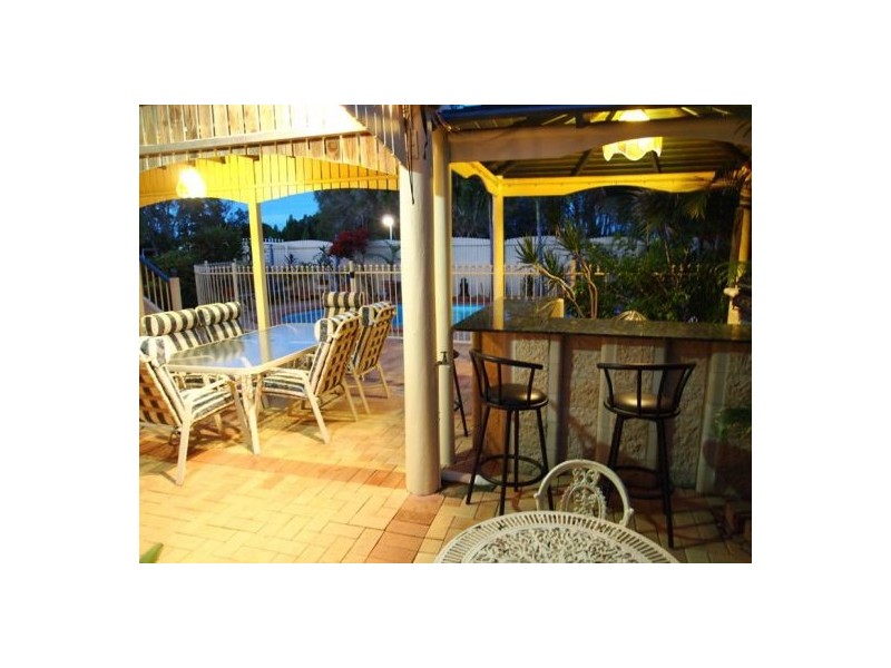 597 Charlton Esplanade, Urangan QLD 4655