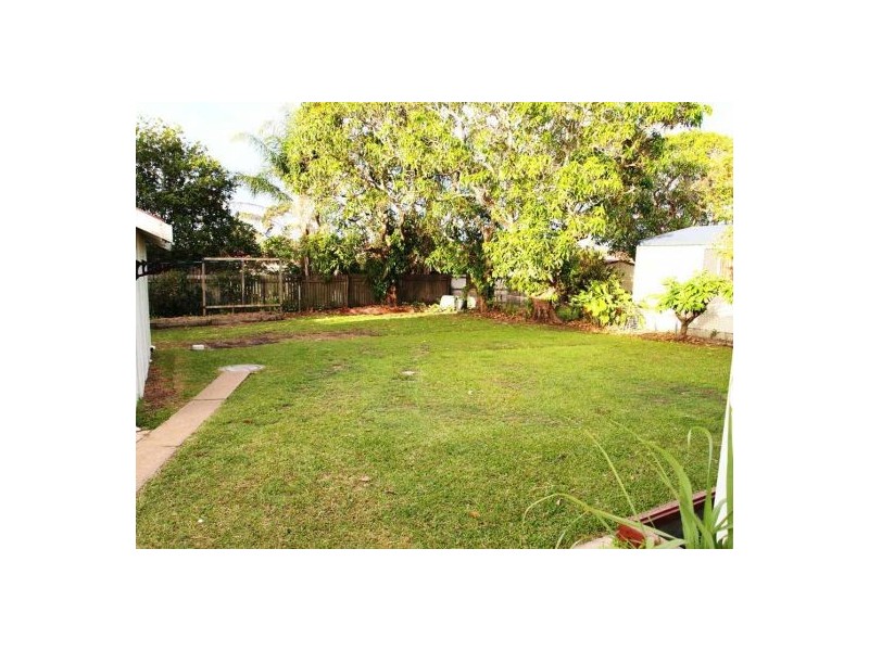 23 Mary St, Scarness QLD 4655